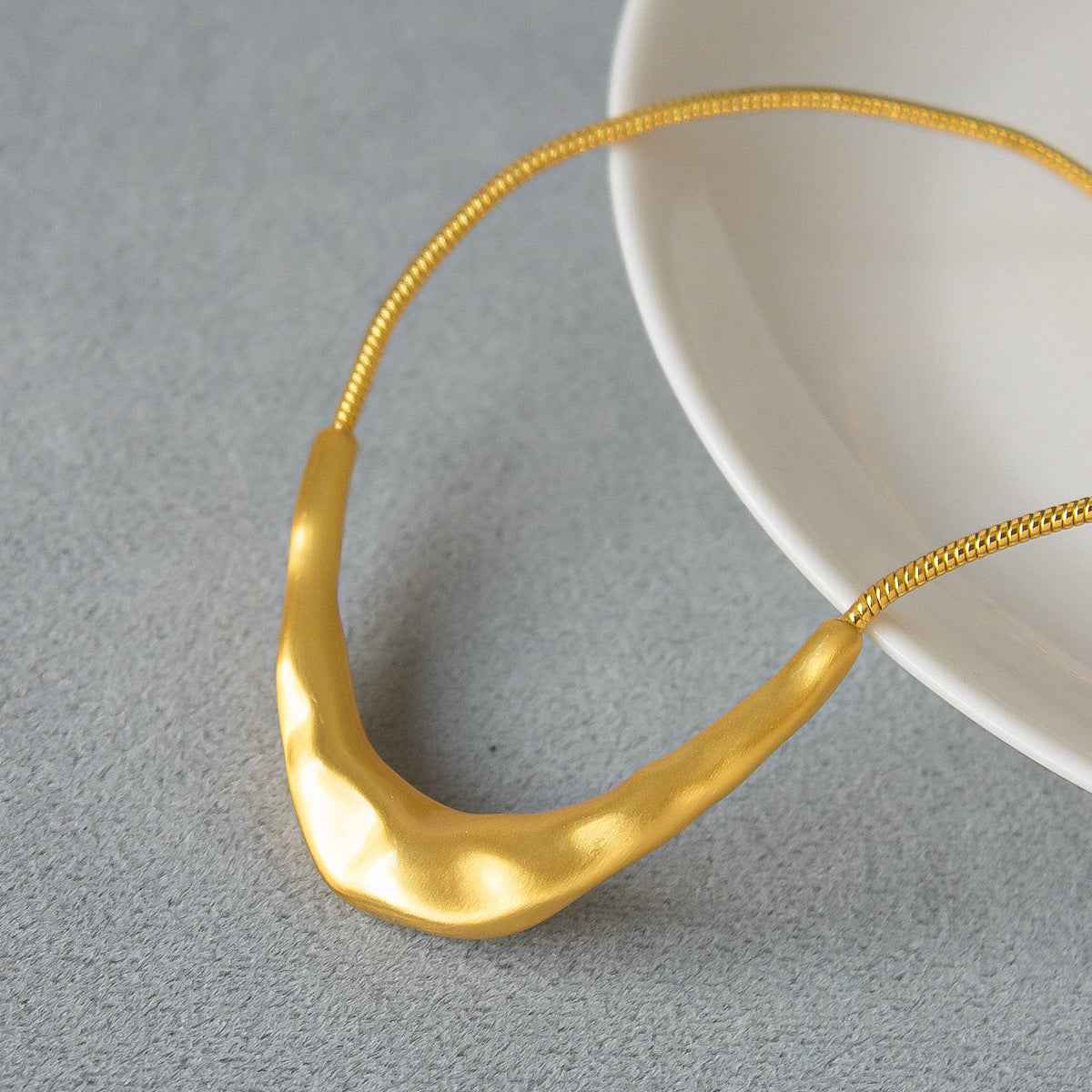 U-Shaped Smiley Pendant Necklace - Crystalory