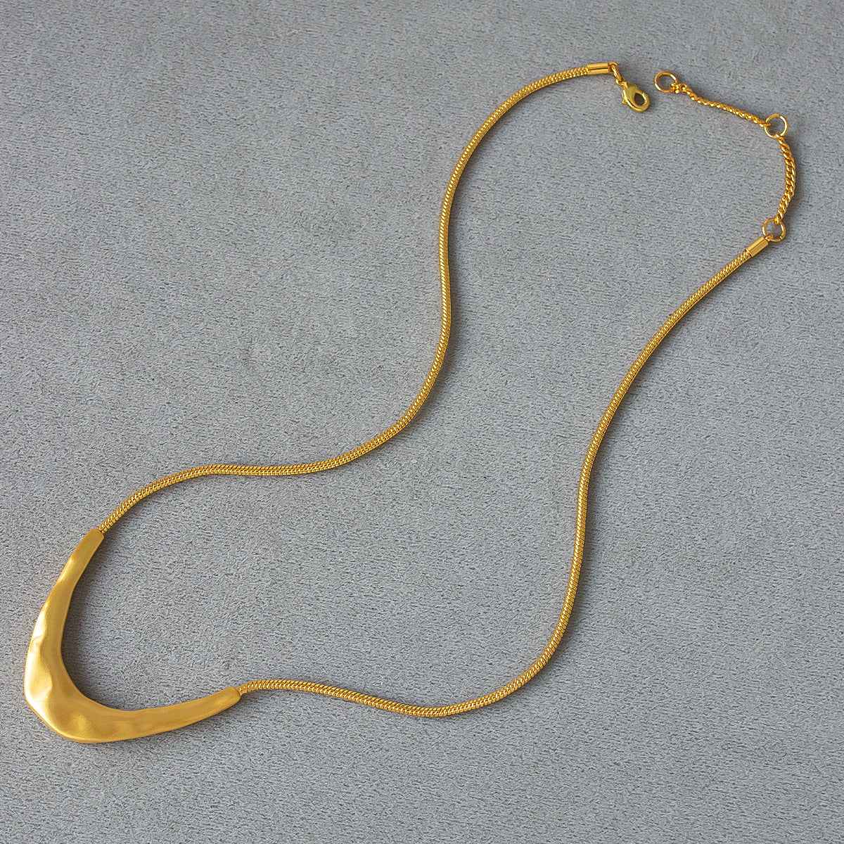 U-Shaped Smiley Pendant Necklace - Crystalory