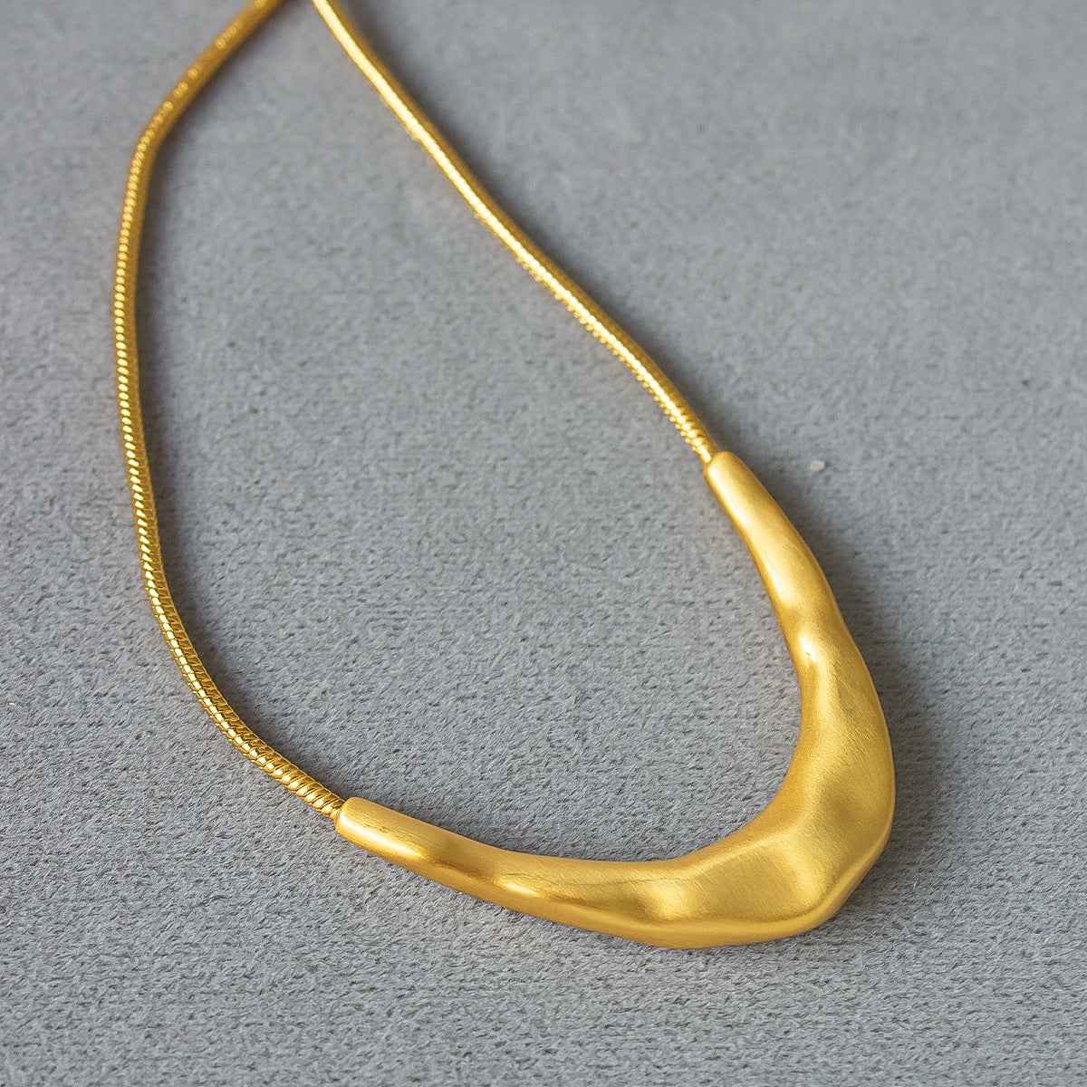 U-Shaped Smiley Pendant Necklace - Crystalory
